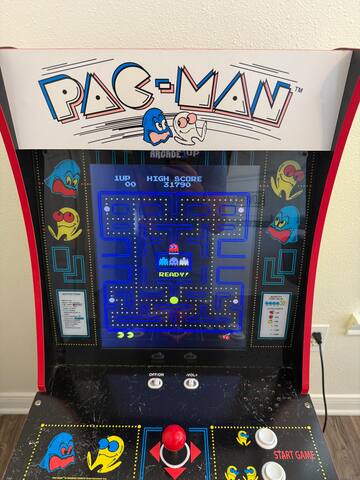 Fun 3 bedroom house with pool, hot tub & studio! gallery image 2