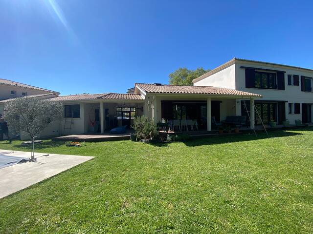 Ravissante maison contemporaine avec piscine gallery image 3