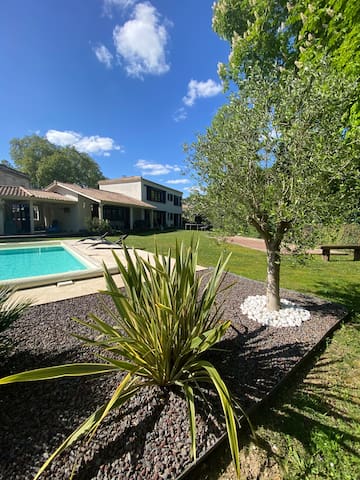 Ravissante maison contemporaine avec piscine