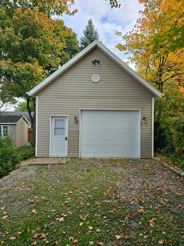 Cozy Retreat | Spacious Home with Hot Tub & Wine gallery image 3