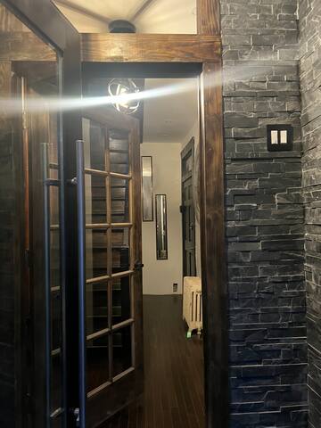 3 Freshly Renovated Flats 1 House! gallery image 3