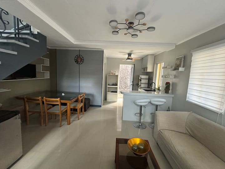 Nuvali Sm Yulo Tagaytay: 3br/2tb W/outdoor Dining - Calamba