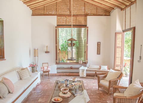 Stylish Home Retreat - Steps from the main square