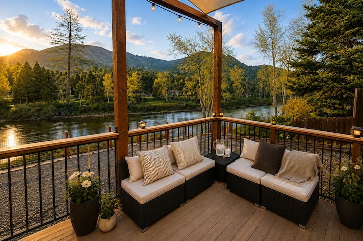 New - Down By The Rogue River - With Fire Pit