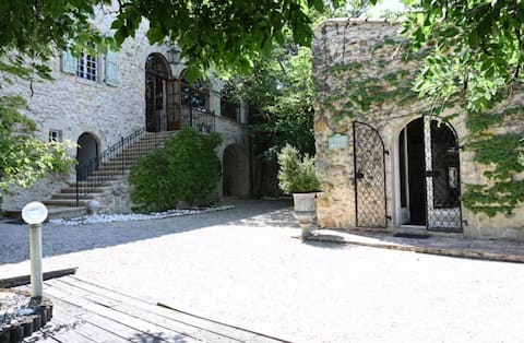 ❤️❤️❤️ 17th century family home 30min from Uzes