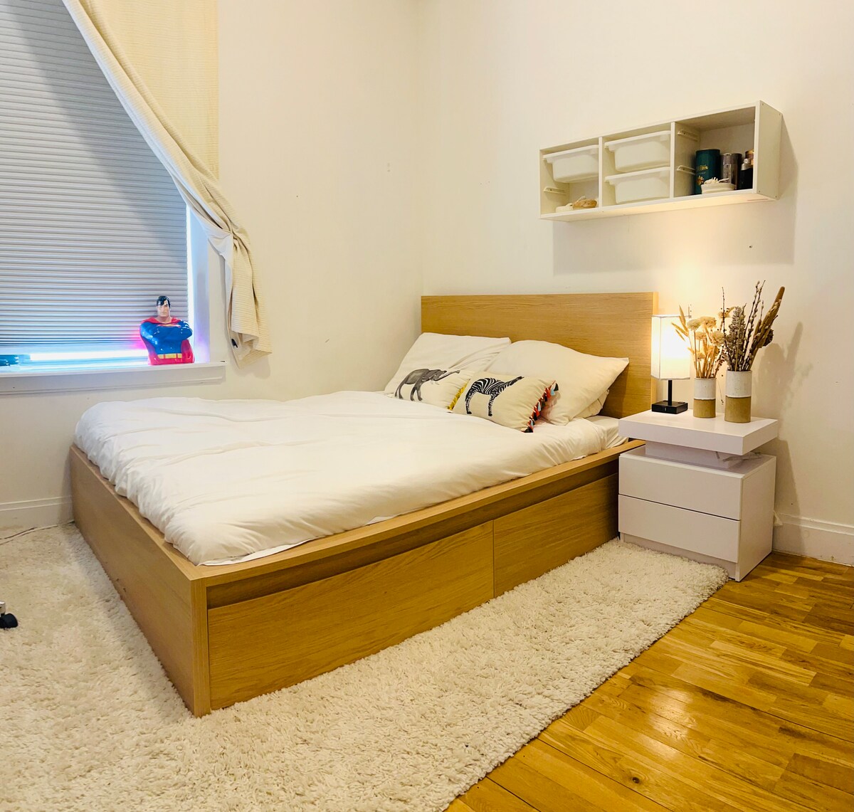 Krevat dopio "queen", dhomë gjumi më vete