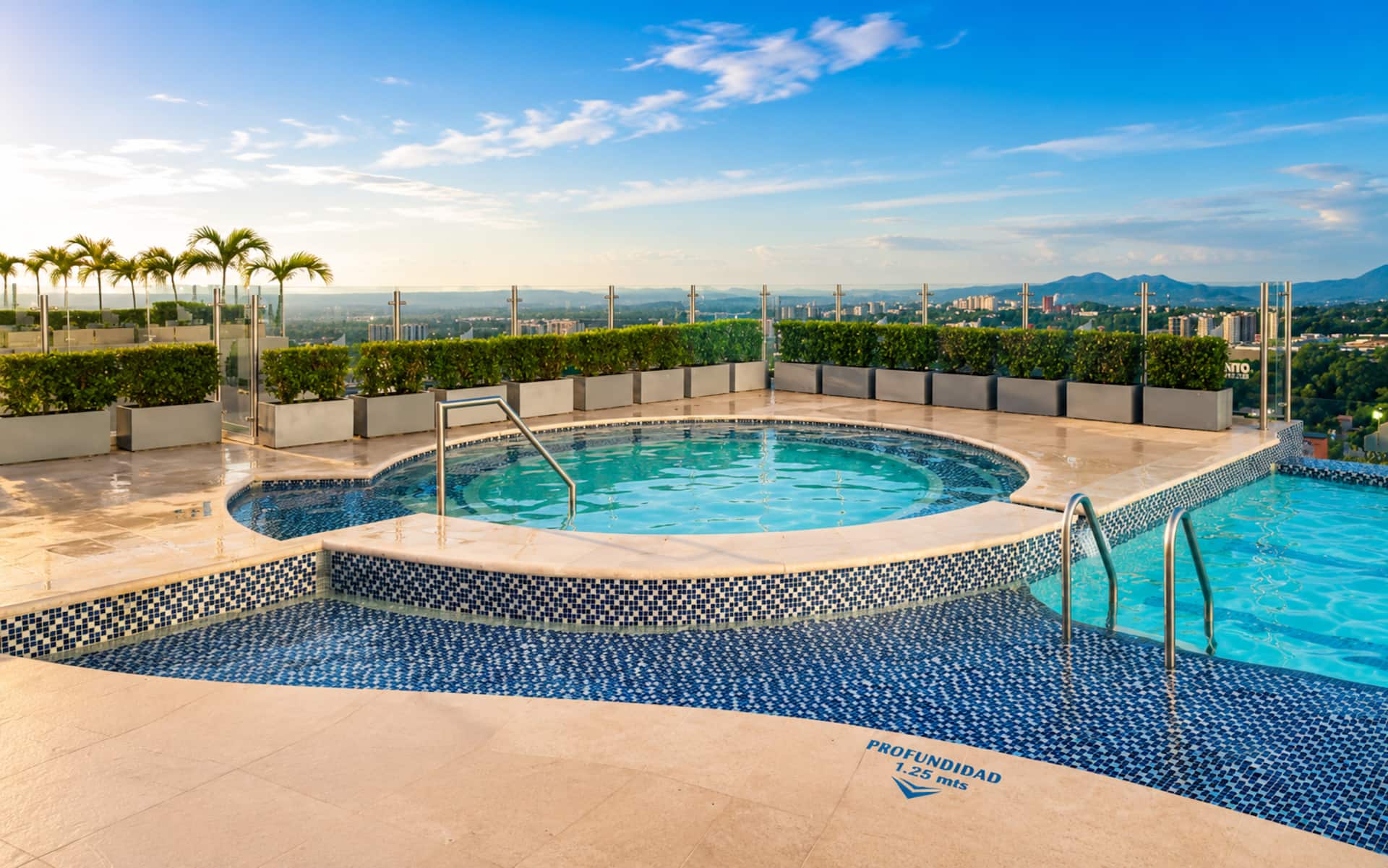 Heated pool | Family-friendly • Parking