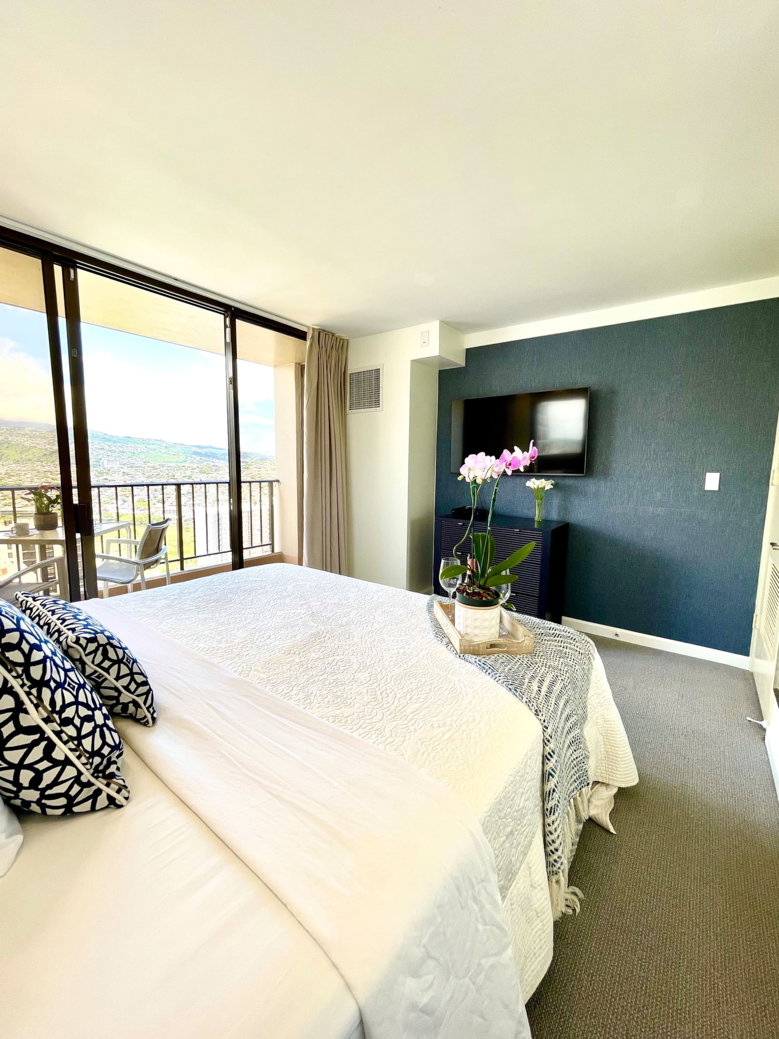 Condo in Honolulu · ★4.9 · 1 bedroom · 3 beds · 1 bath - Image 15