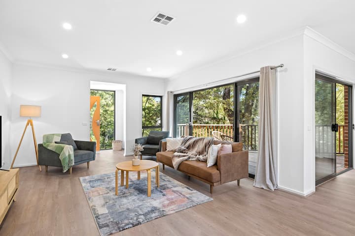 300 Mtrs To Town Centre - Modern 3 Bedroom Home - Daylesford
