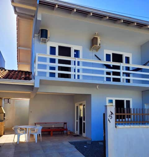 Top Airbnb: House in Enseada, 300 meters from the beach em São Francisco Do Sul