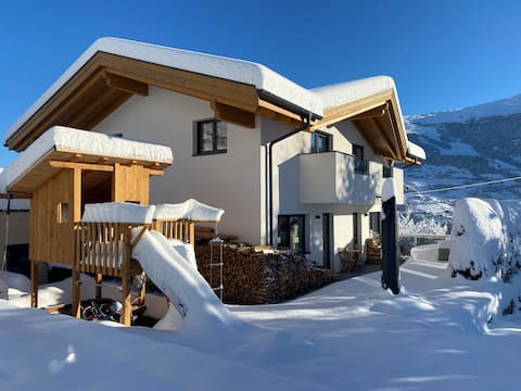 Cozy lodge at 1200m with panorama view