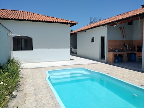 Airbnb em destaque: Seasonal house with a pool 100 meters from the beach. em Ilha Comprida