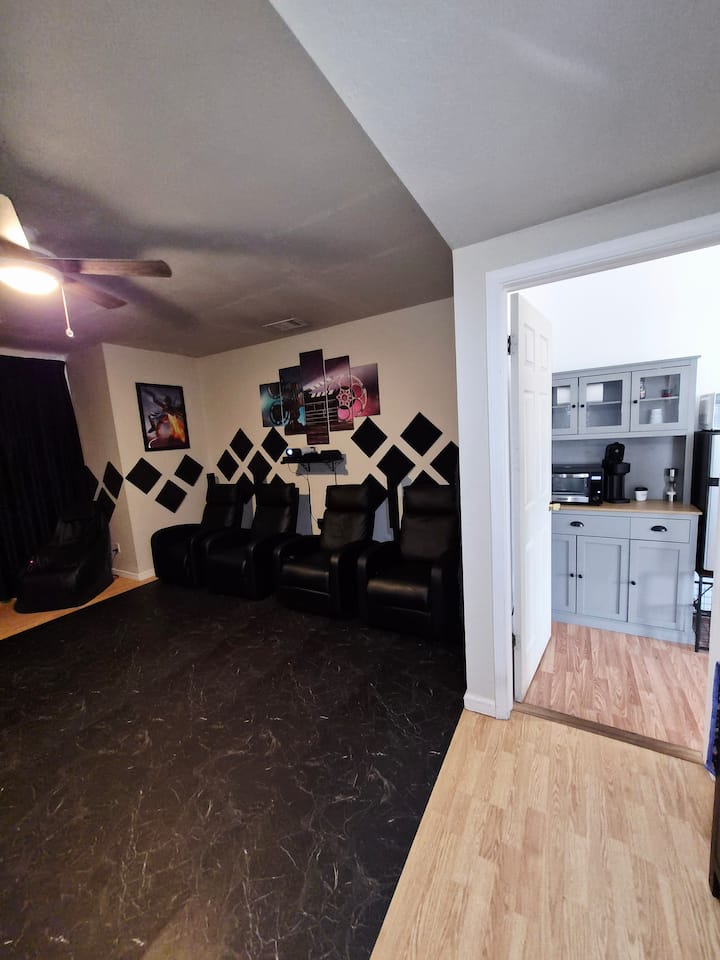 Spacious Luxury Studio W/ Theater Room & Yard - Fresno, CA