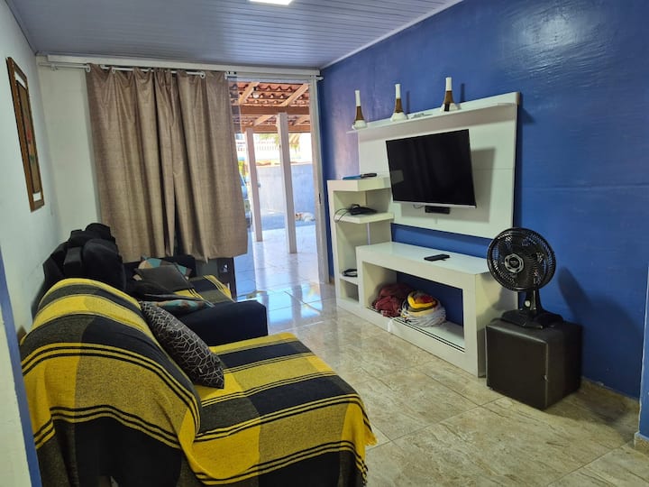 Casa Simples E Confortável Com Piscina - Itapoá