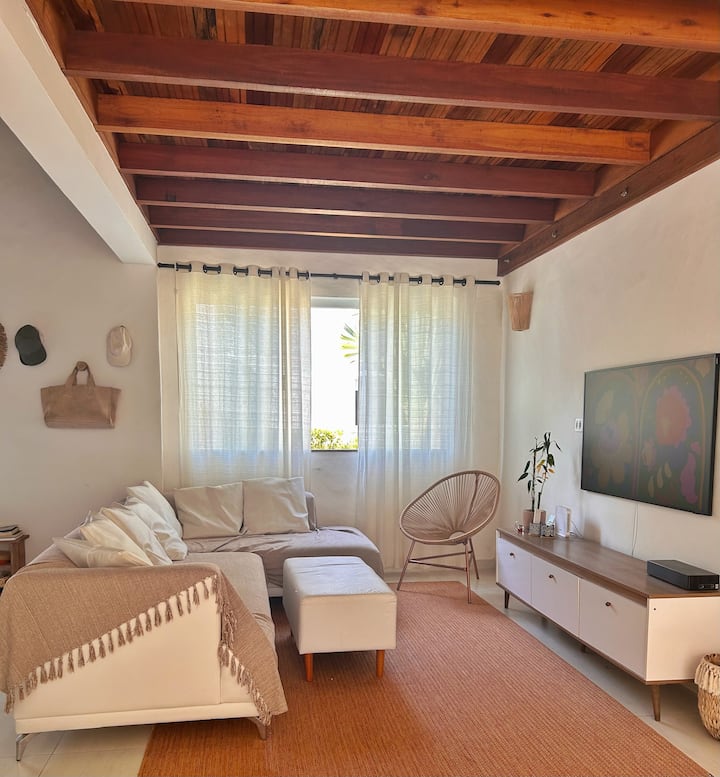 ห้องพักขนาดใหญ่โซฟา 5 ที่นั่งทีวีสมาร์ท 55 ’เครื่องปรับอากาศ