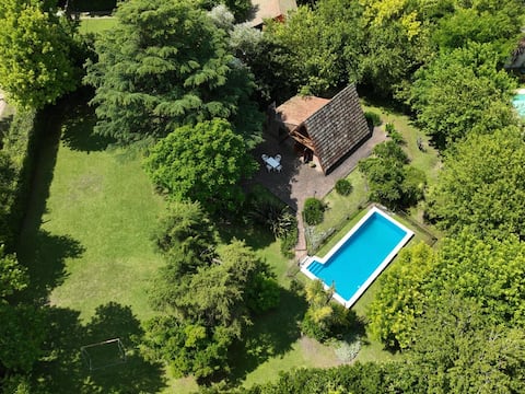 Casa Quinta City Bell, 🌲🌴pool and💦 grill area