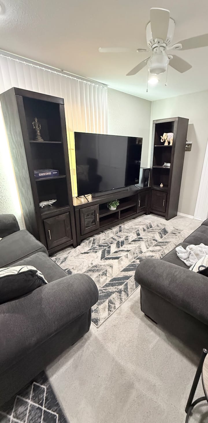 2 Bedroom Luxury Home.. Wooden Floors And Ceilings - Sunnyvale, TX