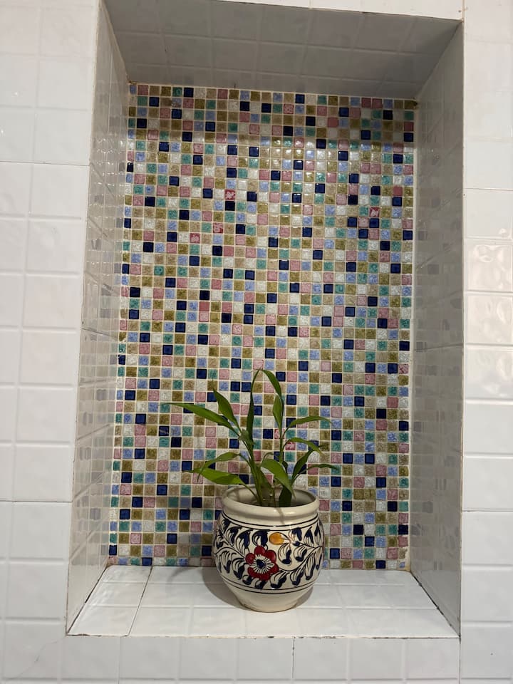 Full bathroom 1 image 1