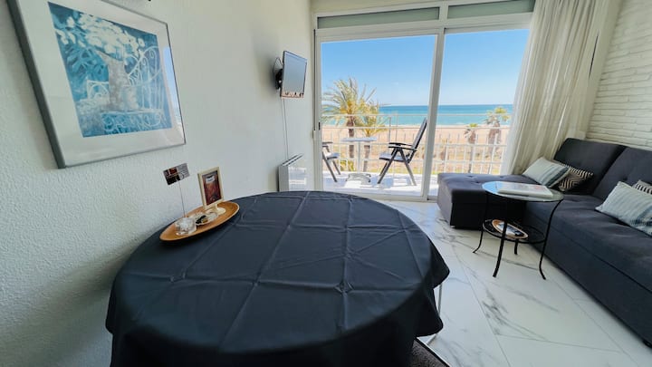 Apt.7 Beachfront + Balcony With View By Barcelona - Castelldefels