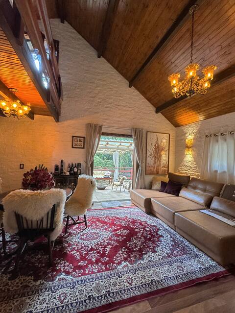 Chalé Ipê with kitchen and  fireplace in Monte Verde
