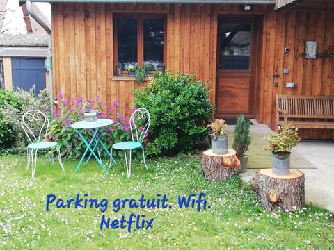 Quiet garden level with patio