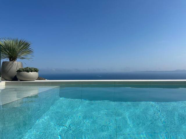 Luxury villa with view. Concierge service included gallery image 2