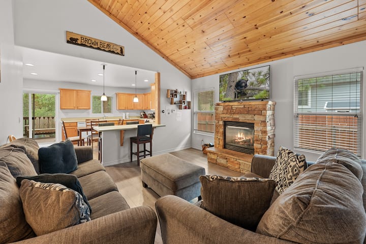 Cabin Chic Mountain Retreat In Sugarloaf - Big Bear, CA