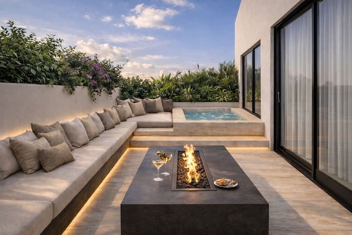 3 Br Ph With Private Jacuzzi & Separate Master - Mexico
