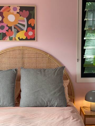 HIDE AWAY | Relax poolside & walk to Lizzie Beach gallery image 4