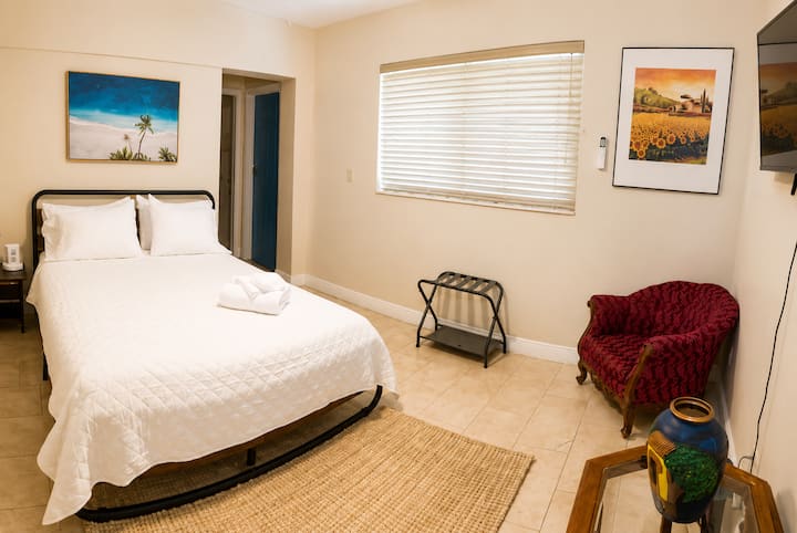 Large Private Studio, In Miami, Gables, Downtown - Miami, FL