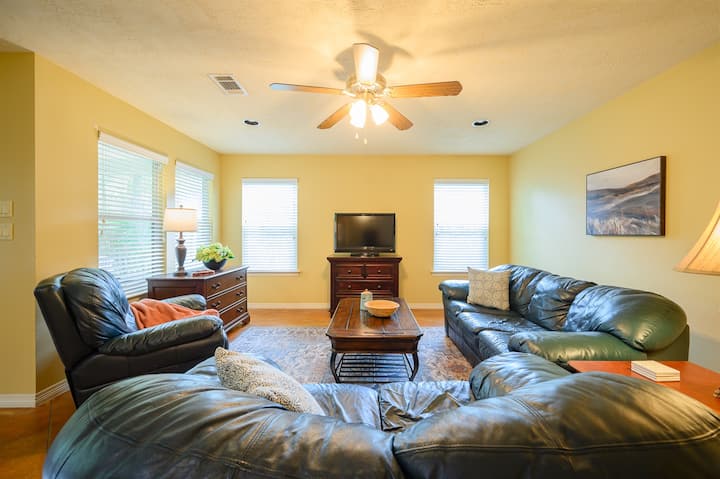 Woodside Cottage - Tomball, TX