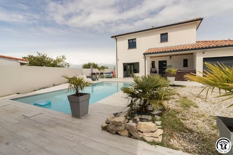 villa with pool and private jacuzzi spa