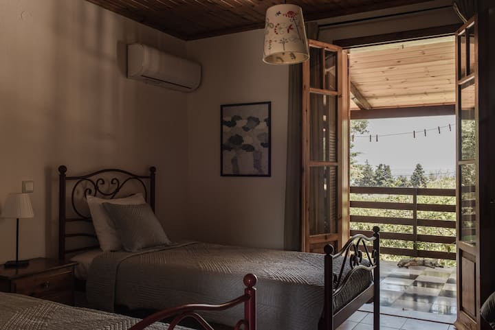 Villa Eleutheria – druhá spálňa – organická farma Lithies