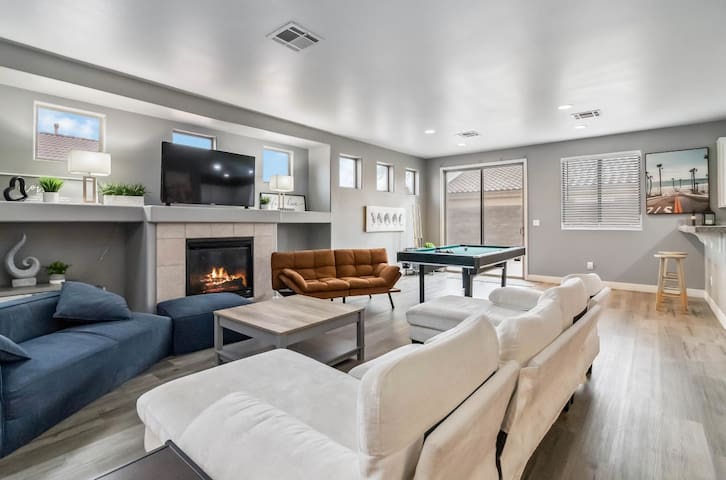 Modern Style house, Pool Table，TeslaCharging port