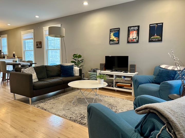 Kid Friendly 2 Bedroom W/ Private Office - Chicago