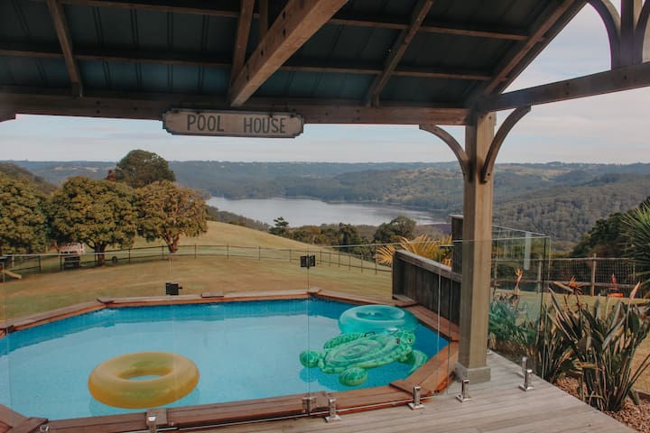 The Lakehouse Folk Cottages