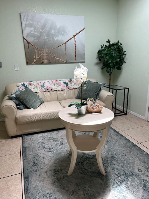 Airbnb Lovely Fantasy Green