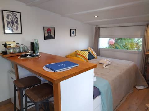 Top Airbnb: Cabanon on the lagoon in Sète
