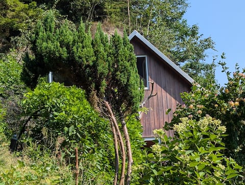 Beliebte Airbnb-Anzeige: To the Hirschbaude with a wildly romantic garden in Sebnitz