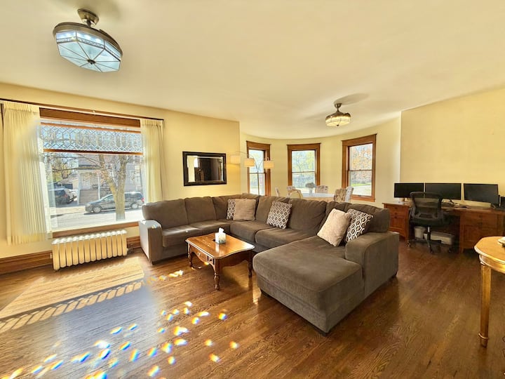 The Historic Collins Residence (~1890's) Sleeps 10 - Alpena, MI