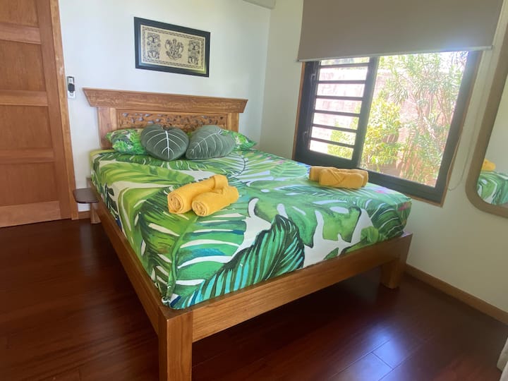 Chambre avec lit Queen Size dans la maison principale.