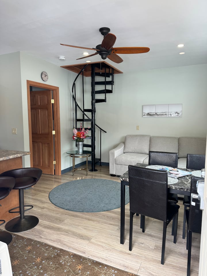 Cozy Two Bedroom Private Suite With Free Parking - Montpelier, VT