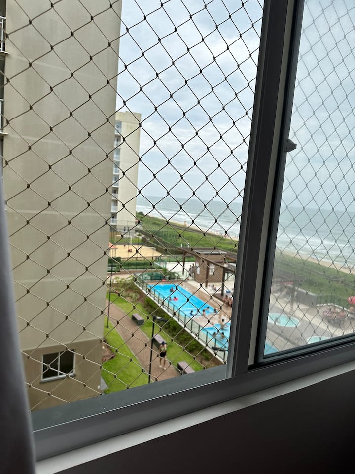 slika većeg prozora spavaće sobe