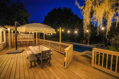 Sandfly home close to Downtown and Tybee with pool