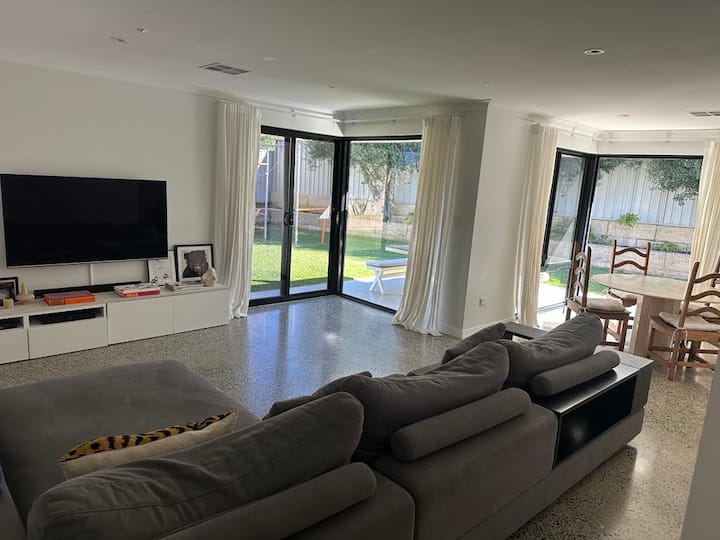 Westerly House - A Luxe Mullaloo Beach Retreat - Joondalup