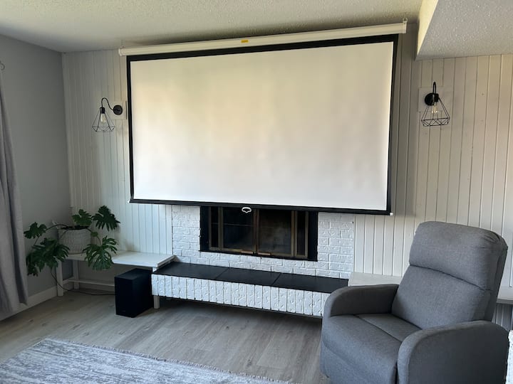 Spacious Newly Renovated Home- 5brd, 2 Living Room - Red Deer