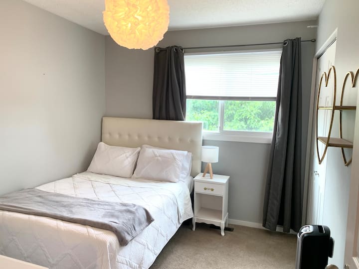 מיטה זוגית, יוהרה עם מראה, ארון