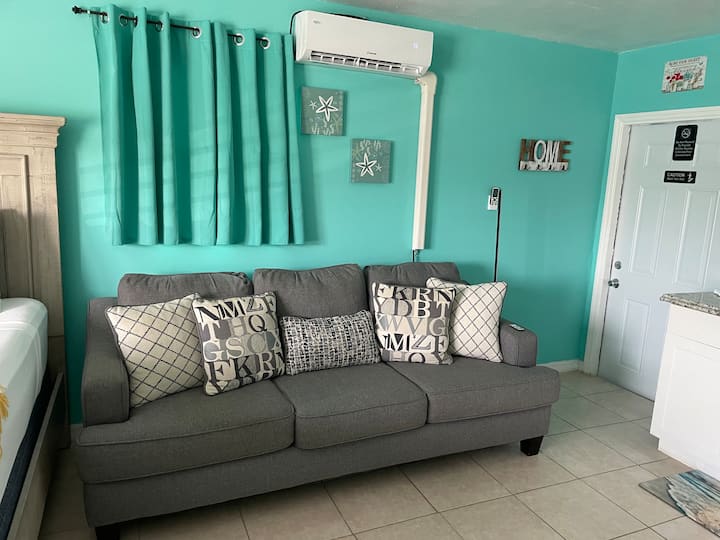 Villa Marta, Entire Guest Suite - Near Beaches - St. Petersburg, FL