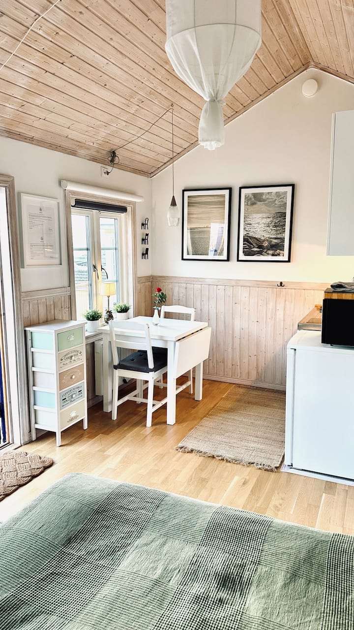 Lilla Huset Nära Den Charmiga Gästhamnen På Fotö - Öckerö