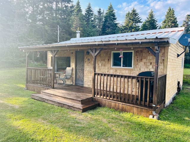 Dennis Beach Rustic Getaway on the Bay of Fundy